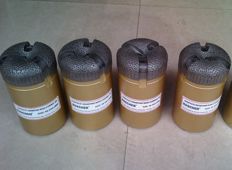 broca de diamante com configura&ccedil;&atilde;o de superf&iacute;cie